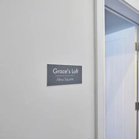 Grace's Loft - Near - Wifi - Sleeps 3 Scarborough