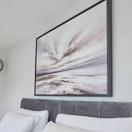Grace's Loft - Near - Wifi - Sleeps 3 Apartamento