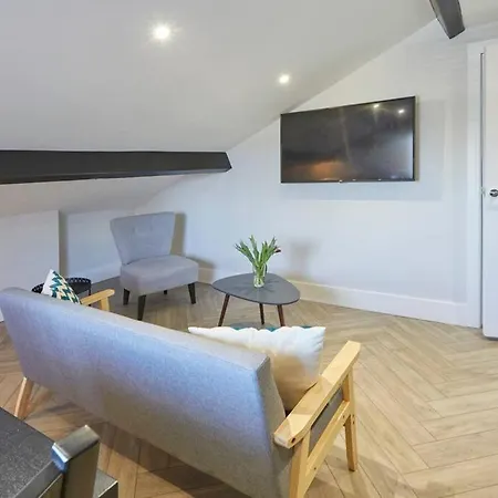 Grace's Loft - Near - Wifi - Sleeps 3 Scarborough