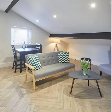 Grace'S Loft - Near Beach - Wifi - Sleeps 3 Lägenhet *