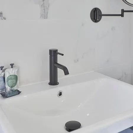 Апартаменты Grace's Loft - Near - Wifi - Sleeps 3 *